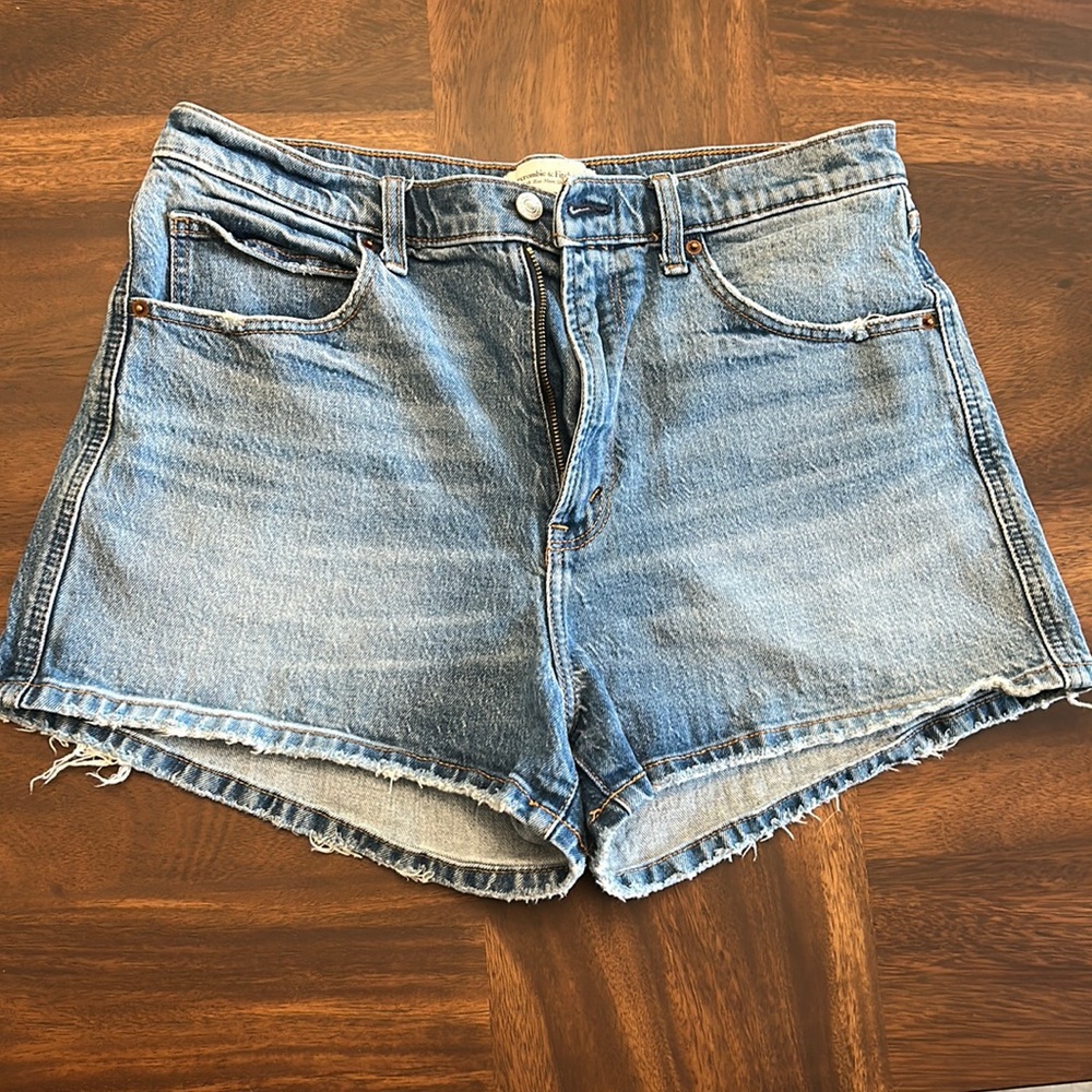 Abercrombie & Fitch Ultra High Rise Mom Short